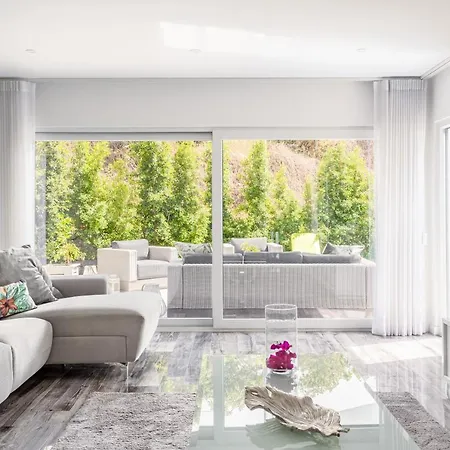Altido Luxury 3-bed House With Pool Σπίτι διακοπών *