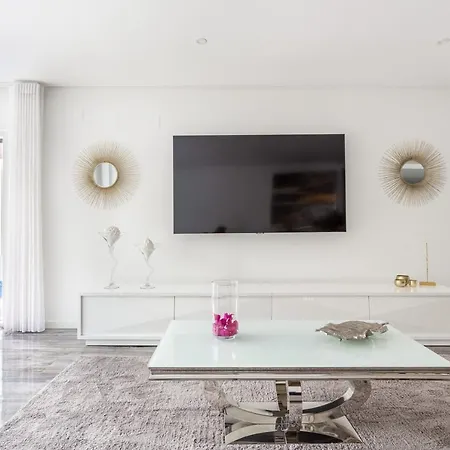 Altido Luxury 3-bed House With Pool Σπίτι διακοπών *