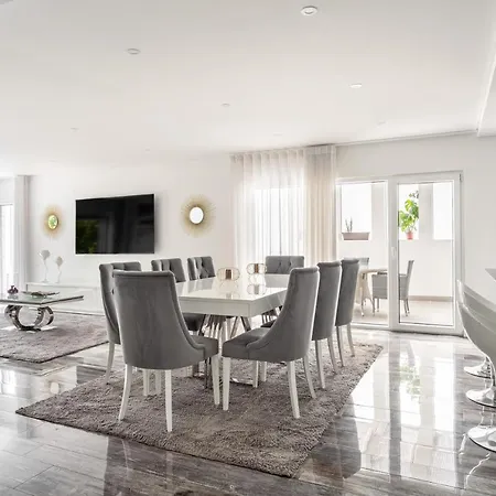 Altido Luxury 3-bed House With Pool Αλμάδα