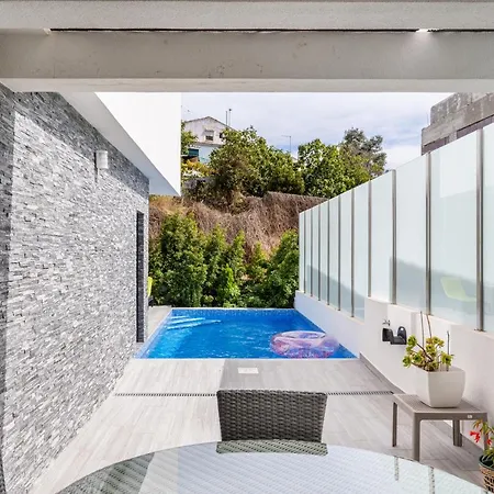 Σπίτι διακοπών Altido Luxury 3-bed House With Pool
