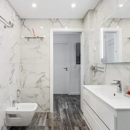 Altido Luxury 3-bed House With Pool