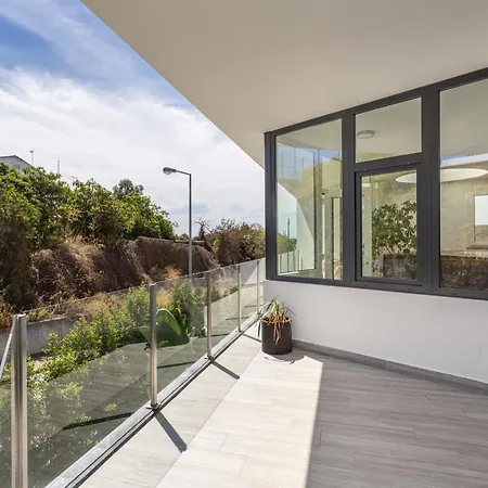 Altido Luxury 3-bed House With Pool *