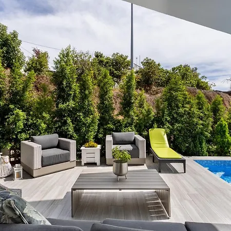 Σπίτι διακοπών Altido Luxury 3-bed House With Pool Αλμάδα